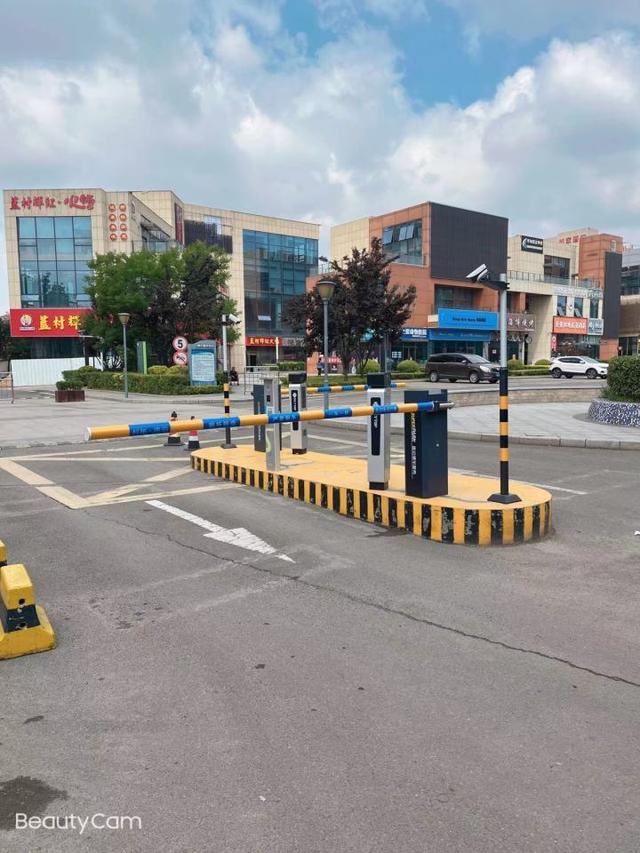 山东省青岛城中城商业街 科拓停车场收费系统应用案例详解